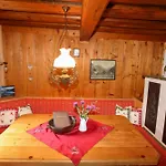 Chalet Weisse Wand Almen